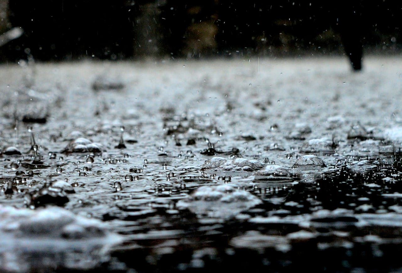 Foto de Pixabay: https://www.pexels.com/pt-br/foto/pingos-de-chuva-459451/